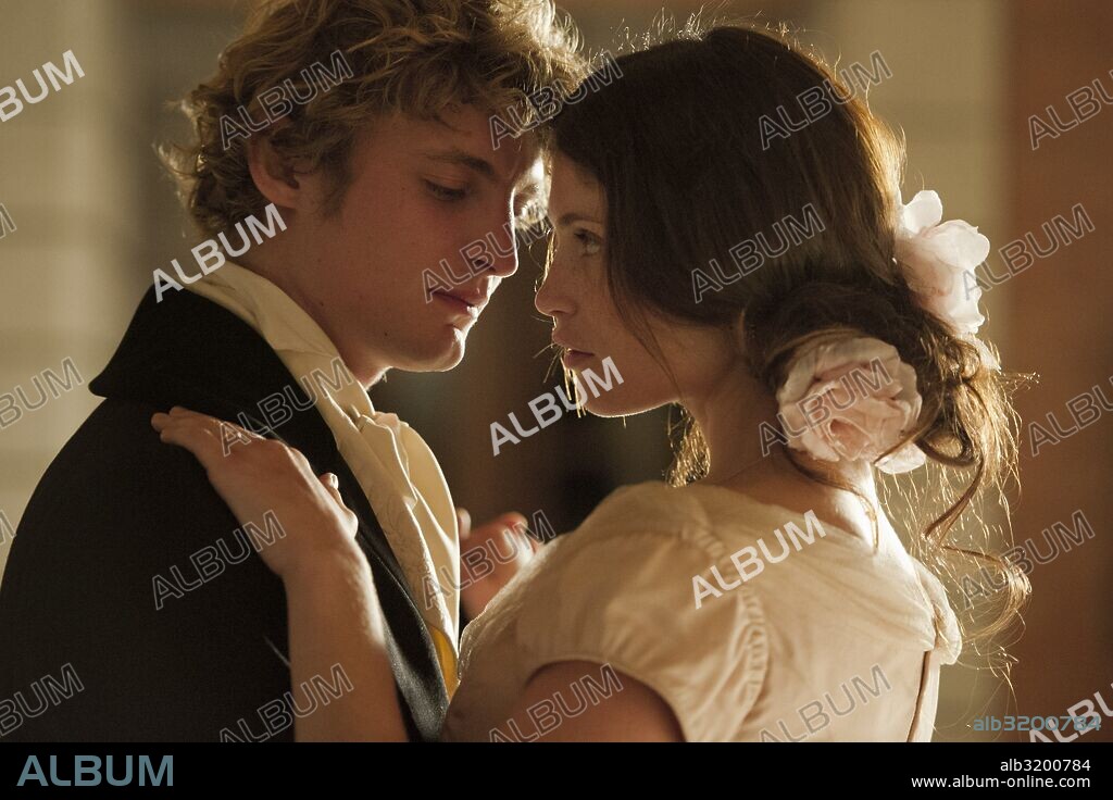 GEMMA ARTERTON y NIELS SCHNEIDER en PRIMAVERA EN NORMANDIA, 2014 (GEMMA BOVERY), dirigida por ANNE FONTAINE. Copyright RUBY FILMS.