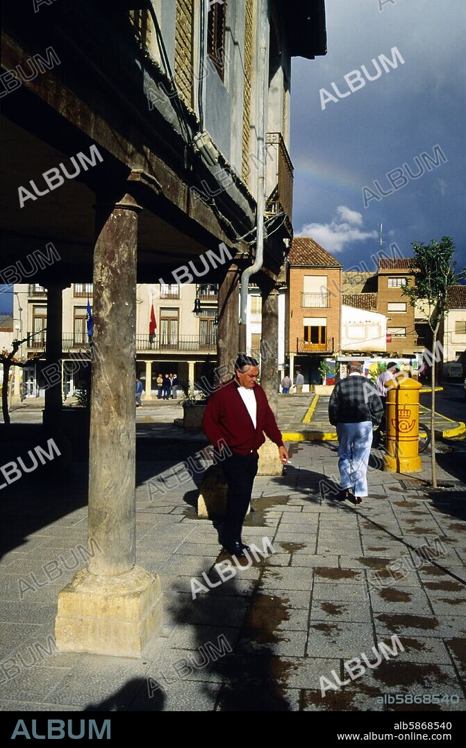 Sahagún, Plaza Mayor porticada; Camino de Santiago.