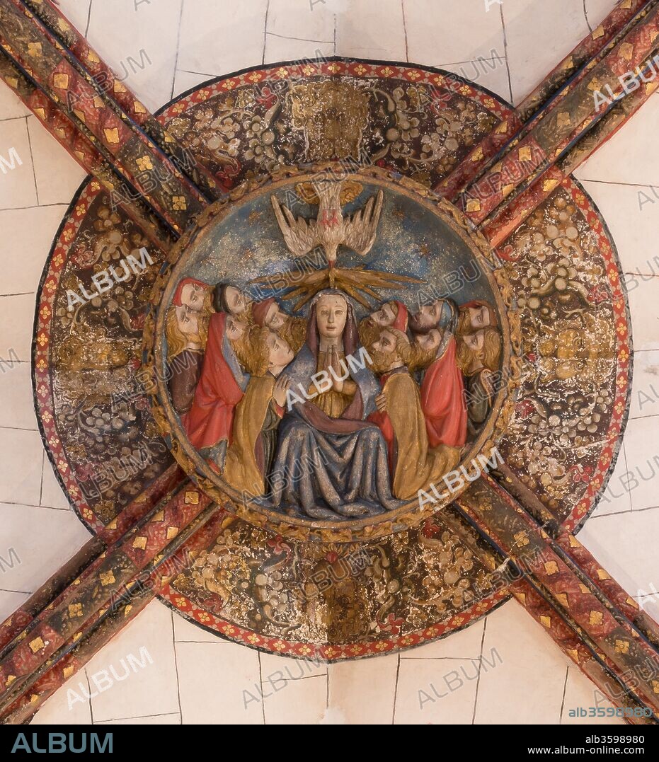 Clave en una bóveda de la sala capitular representando escena de Pentecostés, en el Real monasterio de Santa María de Pedralbes, Barcelona, Barcelona, Cataluña, España.