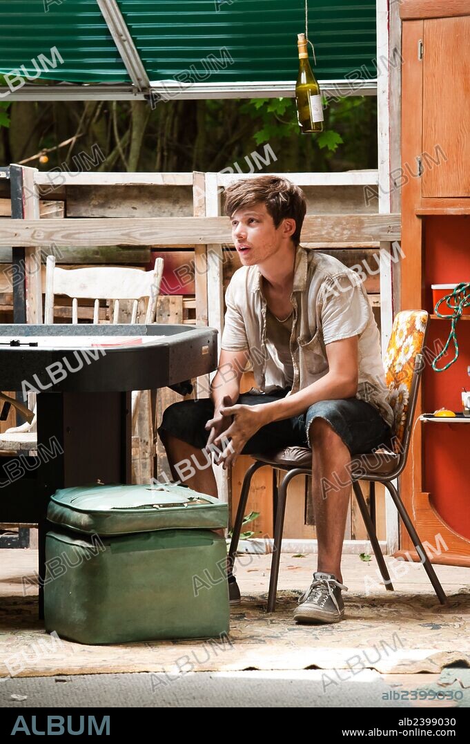 NICK ROBINSON in THE KINGS OF SUMMER, 2014, unter der Regie von JORDAN VOGT-ROBERTS. Copyright BIG BEACH FILMS/LOW SPARK FILMS.