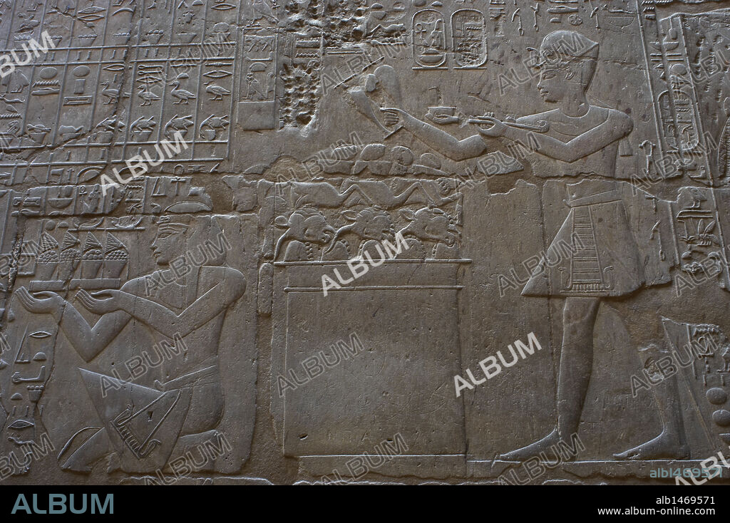 ARTE EGIPCIO. EGIPTO. Relieve con la representación de una OFRENDA RELIGIOSA. Muros del TEMPLO DE LUXOR. Imperio Nuevo. Antigua Tebas "Waset".