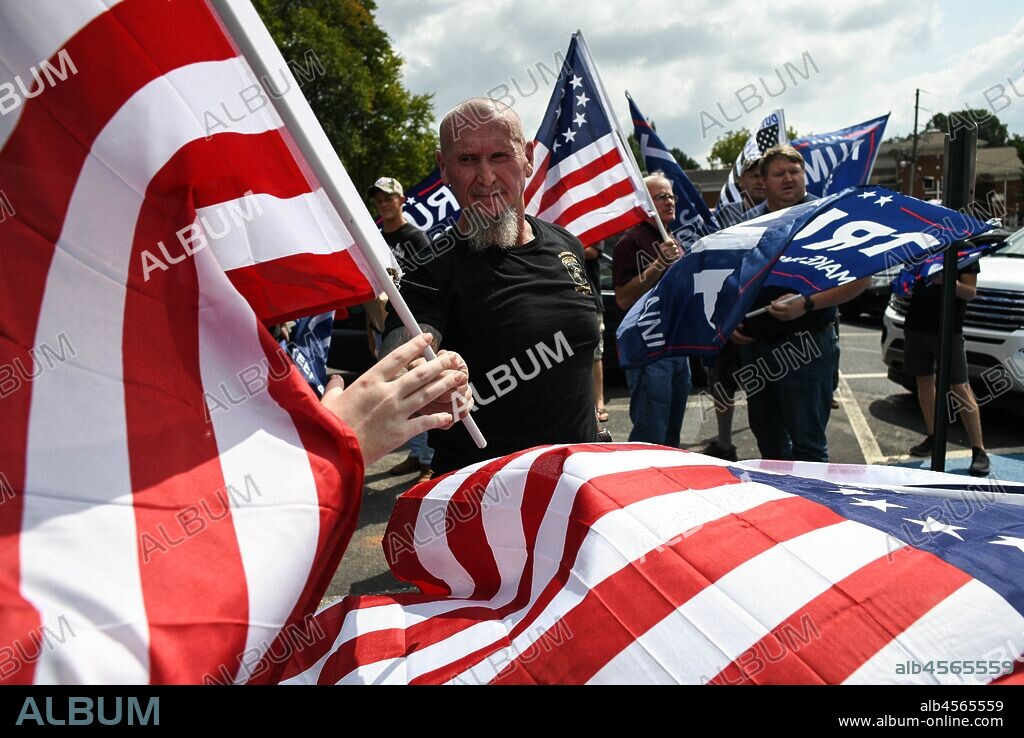 CHESTER DOLES. September 14, 2019, Dahlonega, Georgia, USA: CHESTER J. DOLES, 59, a longtime white nationalist leader, hands out American flags to supporters before leading what he billed as an 'American Patriot Rally' to honor President Trump. Doles said the event was 'not a so-called white nationalist rally' and that 'anyone' was welcome to attend. (Credit Image: © Miguel Juarez Lugo/ZUMA Wire). 14/09/2019