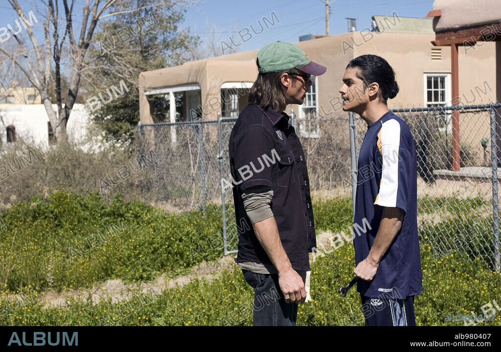 GUY PEARCE and RICK GONZALEZ in FIRST SNOW, 2006, directed by MARK FERGUS. Copyright FURST FILMS/KUSTOM ENTERTAINMENT/EL CAMINO PICTURES.