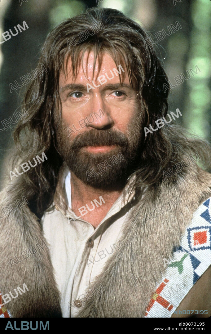 CHUCK NORRIS en EL GUERRERO DEL BOSQUE, 1996 (FOREST WARRIOR), dirigida por AARON NORRIS. Copyright Nu Image Films.