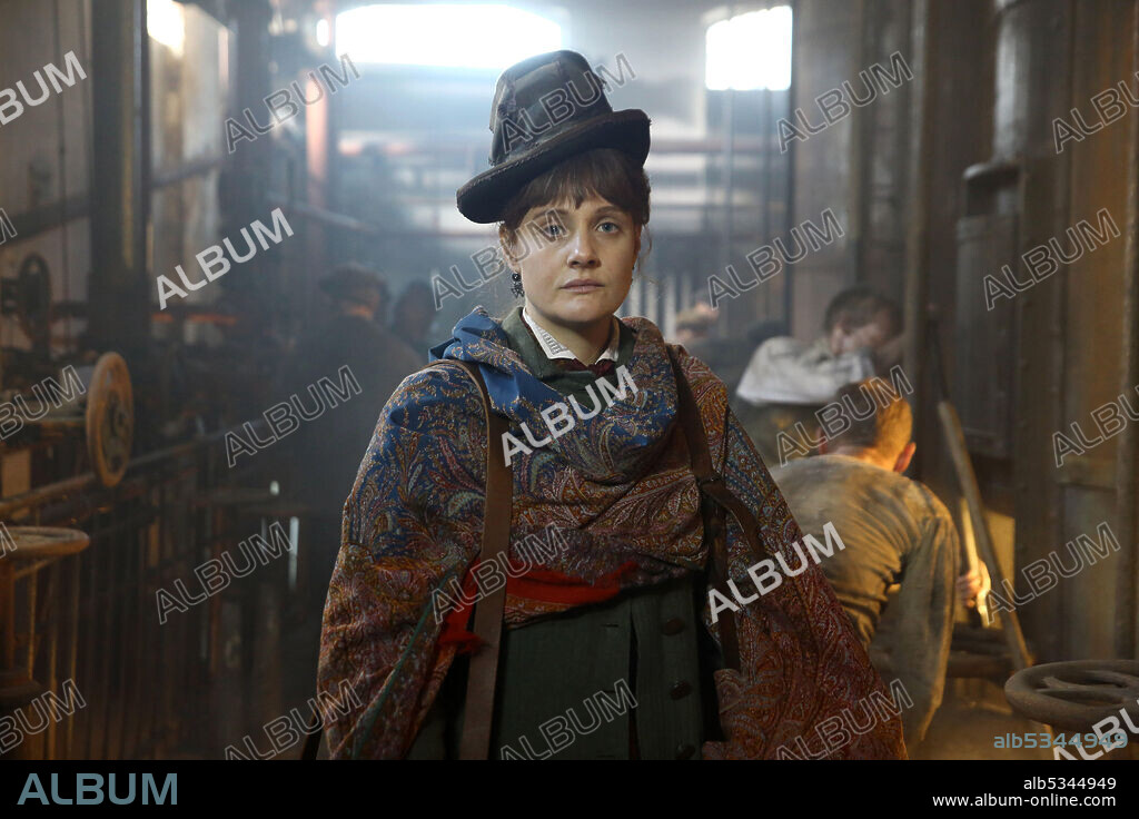 ROMOLA GARAI en MISS MARX, 2020, dirigida por SUSANNA NICCHIARELLI. Copyright Vivo Film / Tarantula / RAI Cinema.