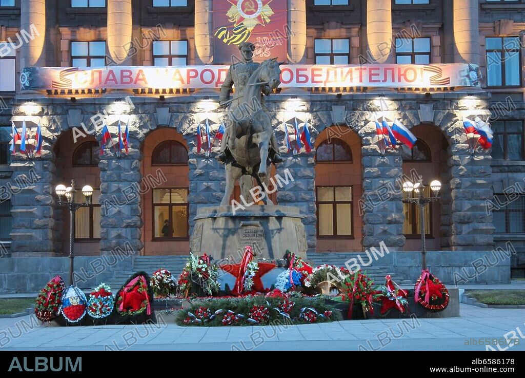 Russland, Ural, Jekaterinburg, Reiterstatue des Marschalls Georgi Schukow.