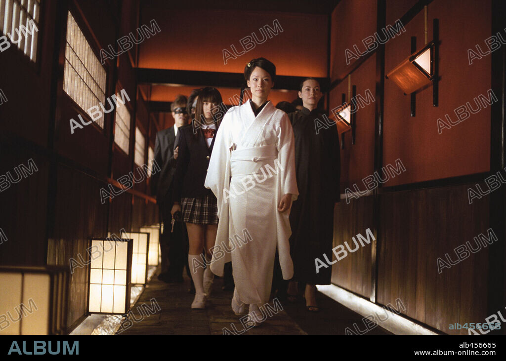 CHIAKI KURIYAMA y LUCY LIU en KILL BILL: VOLUMEN 1, 2003 (KILL BILL: VOL. 1), dirigida por QUENTIN TARANTINO. Copyright MIRAMAX.