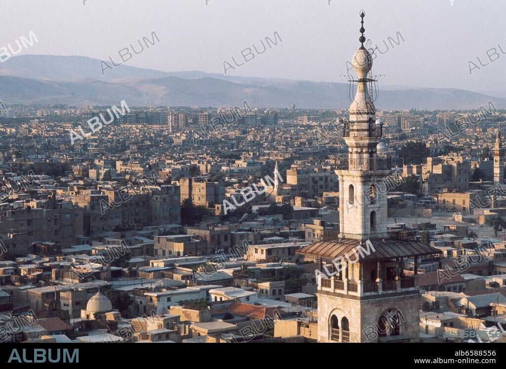 Damaskus / Dimaschk esch-Scham (Syrien), Altstadt (UNESCO-Weltkulturerbe). /-Blick vom Jesusminarett der Großen Moschee (Omajjadenmoschee) über Damaskus; im Vordergrund das Brautminarett (Madhanat al-Arus).-/ Foto, Juni 1975.