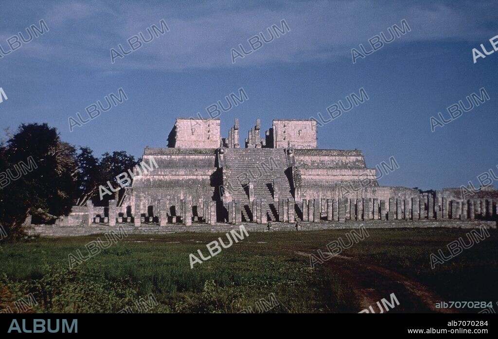 TEMPLO DE LOS GUERREROS EN CHICHEN ITZA.