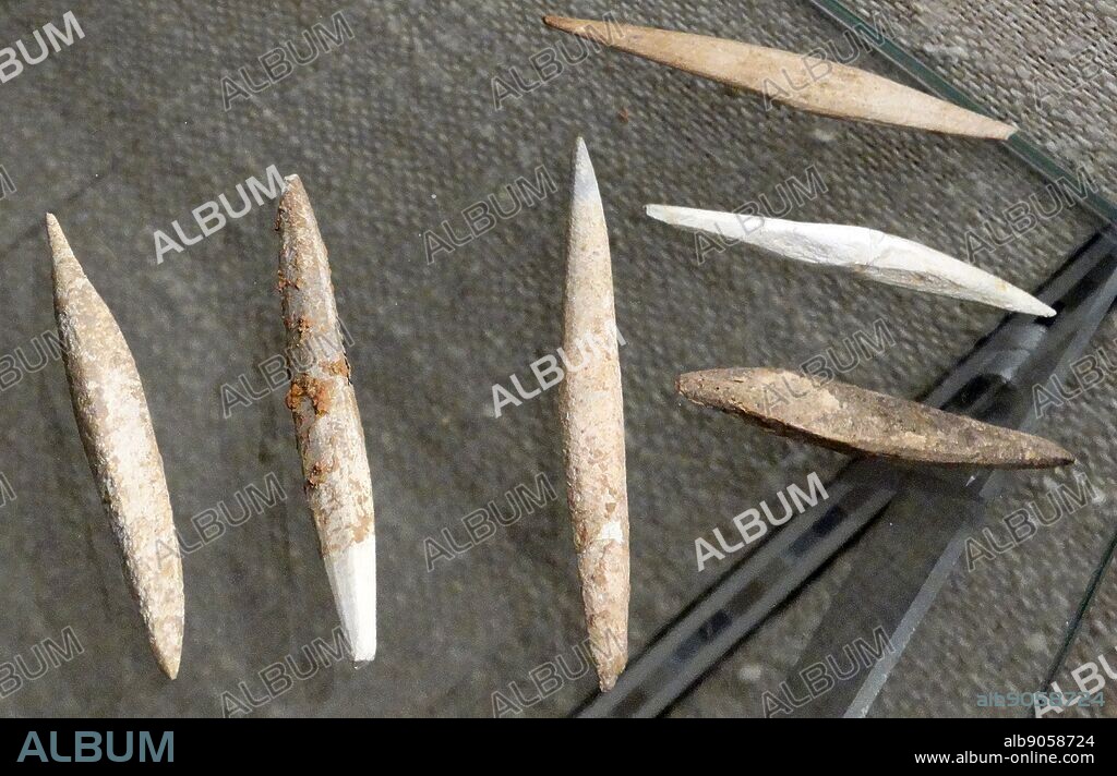Beginning of the attack on Lachish. Bone arrowheads produced during the siege, when iron became scarce. Assyrian, about 700-692 BC.