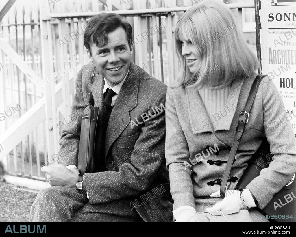 DIRK BOGARDE y JULIE CHRISTIE en DARLING, 1965, dirigida por JOHN SCHLESINGER. Copyright EMBASSY PICTURES.
