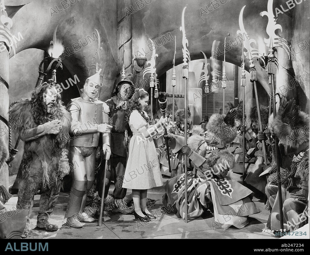 BERT LAHR, JACK HALEY, JUDY GARLAND and RAY BOLGER in THE WIZARD OF OZ, 1939, directed by VICTOR FLEMING. Copyright M.G.M.