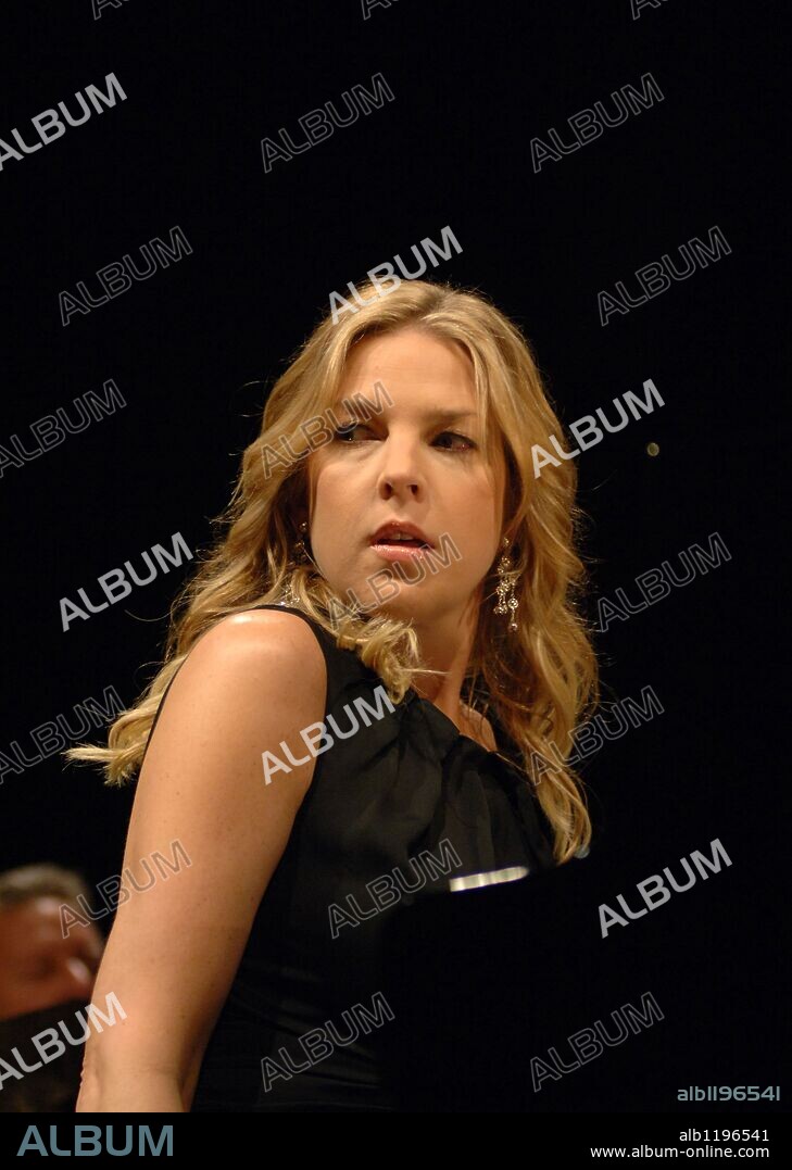 Jun 21, 2009 - Portsmouth, Virginia , USA - DIANA KRALL treats a almost sold out crowd to some wonderful jazz at the Netelos Pavillion. 21/06/2009