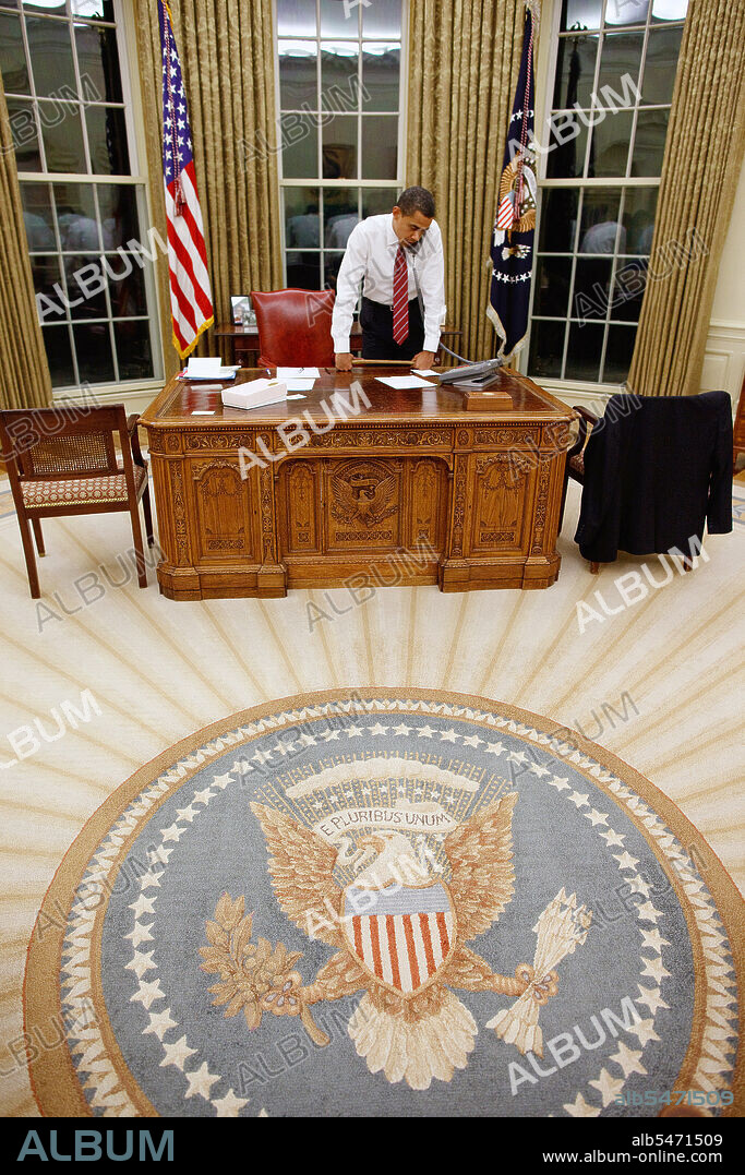 President Barack Obama in the Oval Office 1/30/09.