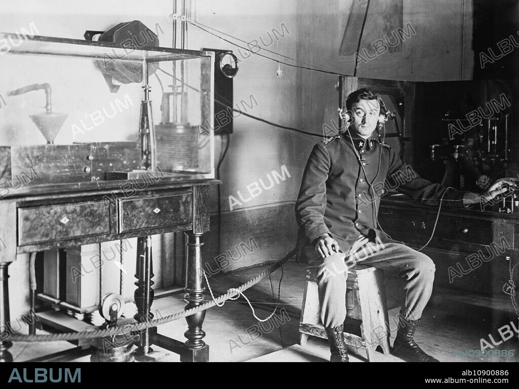 BAIN NEWS SERVICE. Francesco de Bernocchi & his wireless "iconograph", between c1910 and c1915.  Wireless icongraph, a sort of early fax machine will transmit messages, sketches, autographs, shorthand, and other signs.