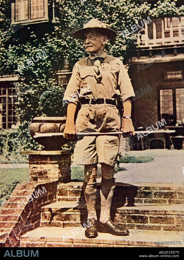 Robert Baden-Powell. Barón de Gilwell (1857-1941). Actor, pintor, músico, militar, escultor y escritor británico. Fundador del Movimiento Scout Mundial, participó en distintas campañas militares en África. Publicó libros en materia de educación y formación juvenil. Sus ideas, inspiraron a grupos de jóvenes británicos a formar patrullas, con lo que se inició de manera informal el escultismo.