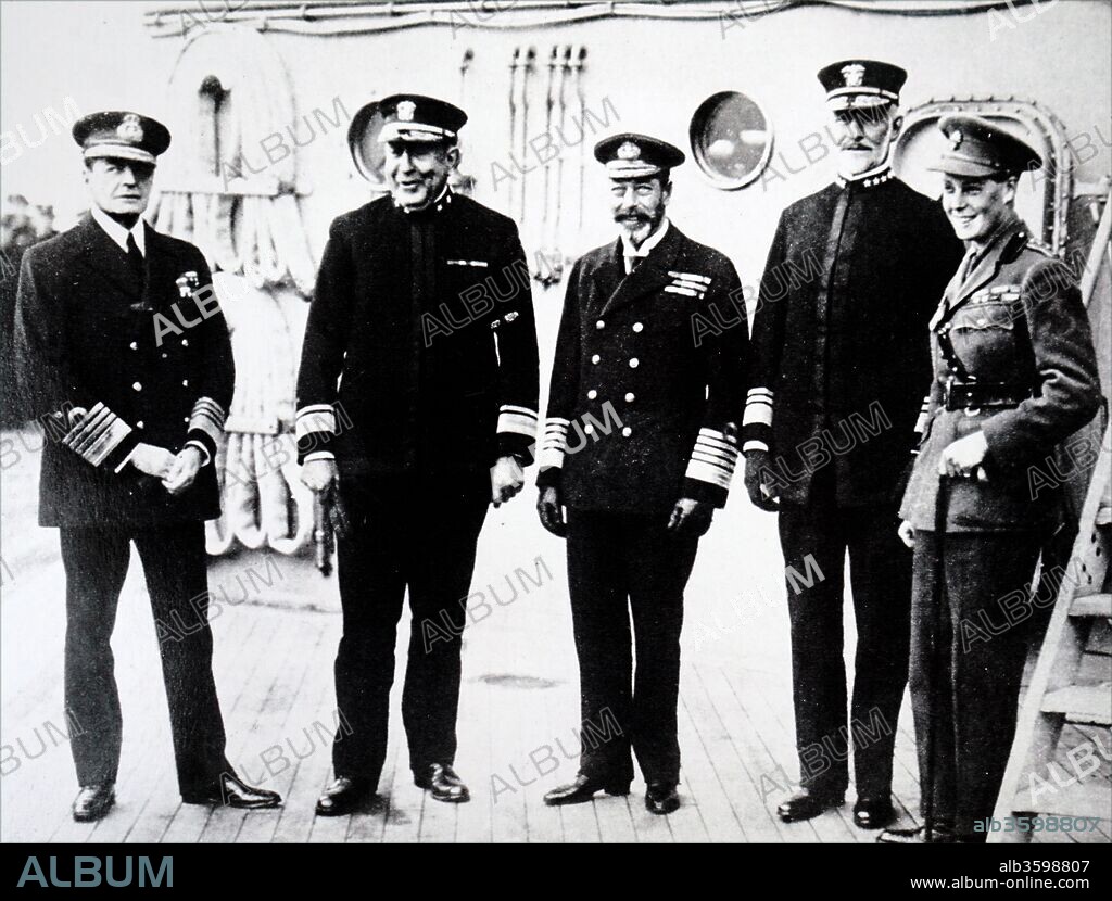 Photograph of US Admirals with King George V. Left to Right: David Beatty, 1st Earl Beatty (1871-1936), Admiral Hugh Rodman (1859-1940), King George V (1865-1936), William Sims (1858-1936), and Edward VIII (1894-1972). Dated 20th century.