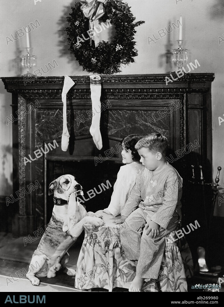 DARLA HOOD and GEORGE 'SPANKY' MCFARLAND in OUR GANG, 1922, directed by ROBERT F. MCGOWAN. Copyright HAL ROACH.