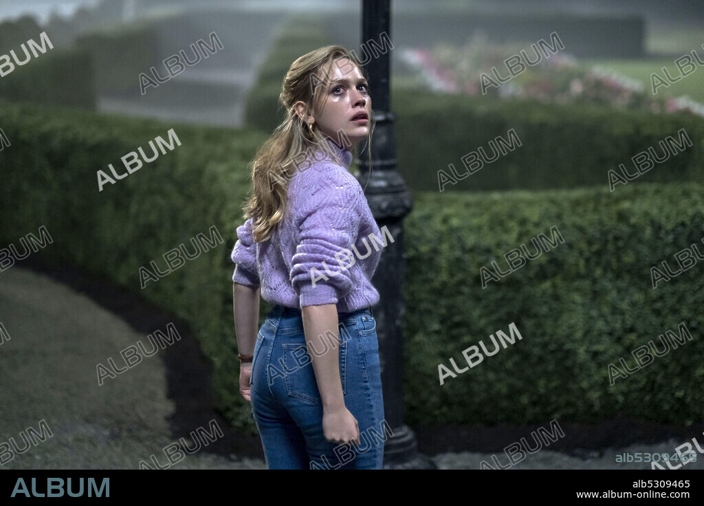 VICTORIA PEDRETTI en LA MALDICION DE BLY MANOR, 2020 (THE HAUNTING OF BLY MANOR), dirigida por BEN HOWLING, CIARAN FOY, MIKE FLANAGAN y YOLANDA RAMKE. Copyright PARAMOUNT TELEVISION.