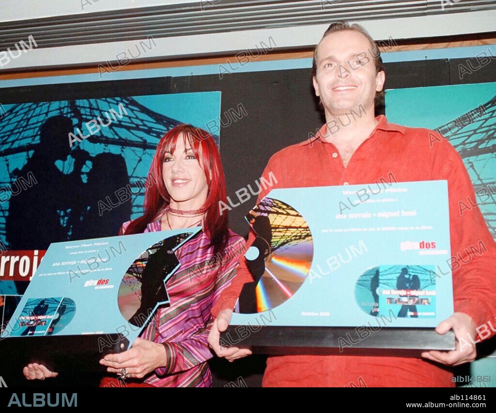 11 DIC 00 ANA TORROJA Y MIGUEL BOSE DISCO DE ORO.