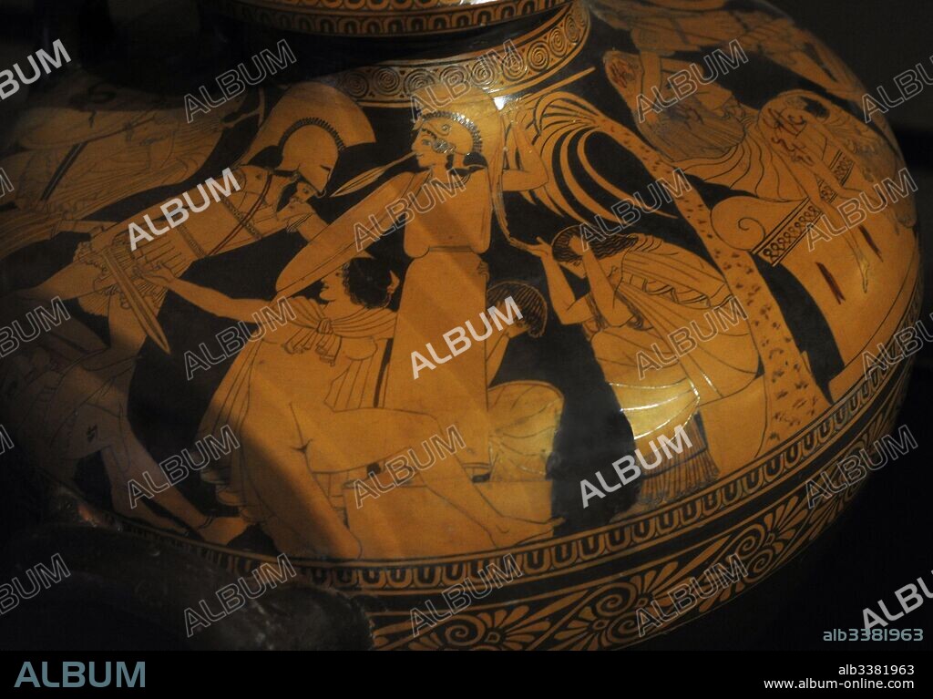 Hidria con la representación de Neoptólemo matando al rey de Troya Príamo. La palma de Apolo está doblada. Detalle. Hecha en Atenas. Procedente de Nola. Colección Vivenzio. Pintor de Kleophrades. 480 a. C. Cerámica. Museo Arqueológico Nacional. Nápoles. Italia. Neoptolemus kills the Trojan king Priam. The palm of Apollo bends over. Detail. Hydria made in Athens. From Nola. Vivenzio Collection. Kleophrades Painter. 480 BC. Pottery. National Archaeological Museum. Naples. Italy.