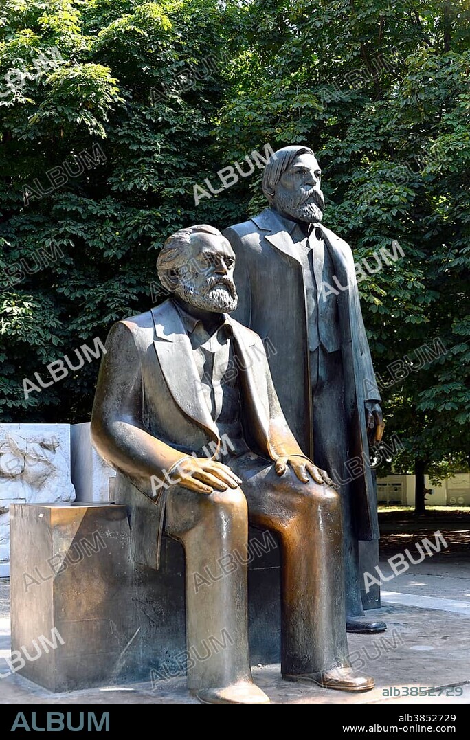 Bronze statues of Karl Marx and Friedrich Engels, Marx-Engels-Forum, public park, Berlin, Berlin, Germany, Europe.