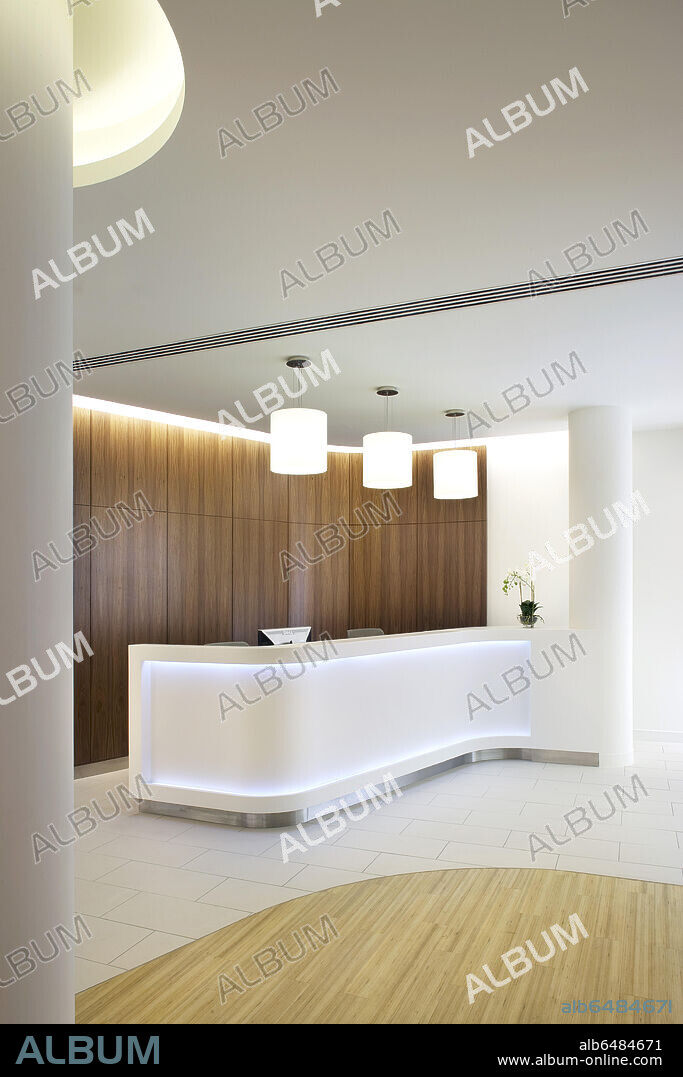 BUPA WEST END WELLNESS CENTRE (2010) BUPA WEST END WELLNESS CENTRE, MCM ARCHITECTURE, LONDON, 2010, CURVED RECEPTION DESK.