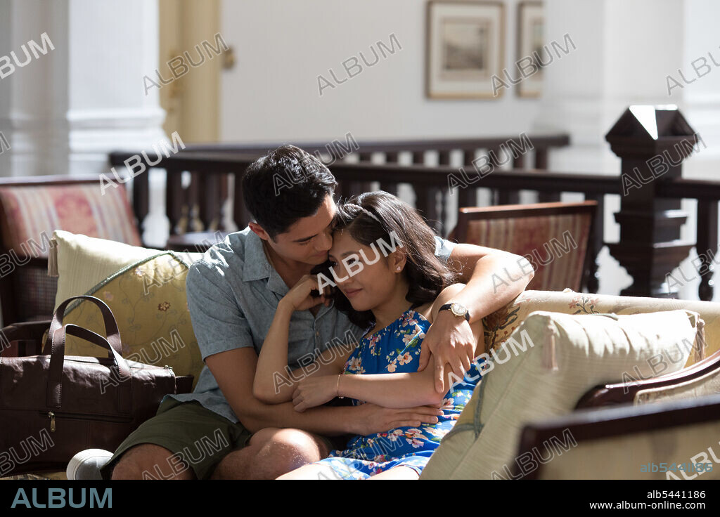 CONSTANCE WU et HENRY GOLDING dans CRAZY RICH ASIANS, 2018, réalisé par JON M. CHU. Copyright WARNER BROS.