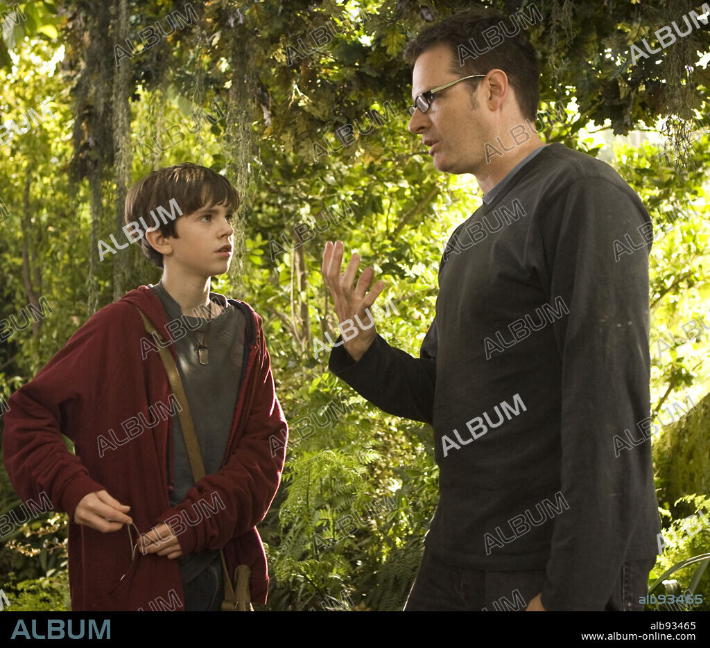 FREDDIE HIGHMORE and MARK WATERS in THE SPIDERWICK CHRONICLES, 2008, directed by MARK WATERS. Copyright KENNEDY/MARSHALL COMPANY, THE/NICKELODEON MOVIES/SPIDERWICK.