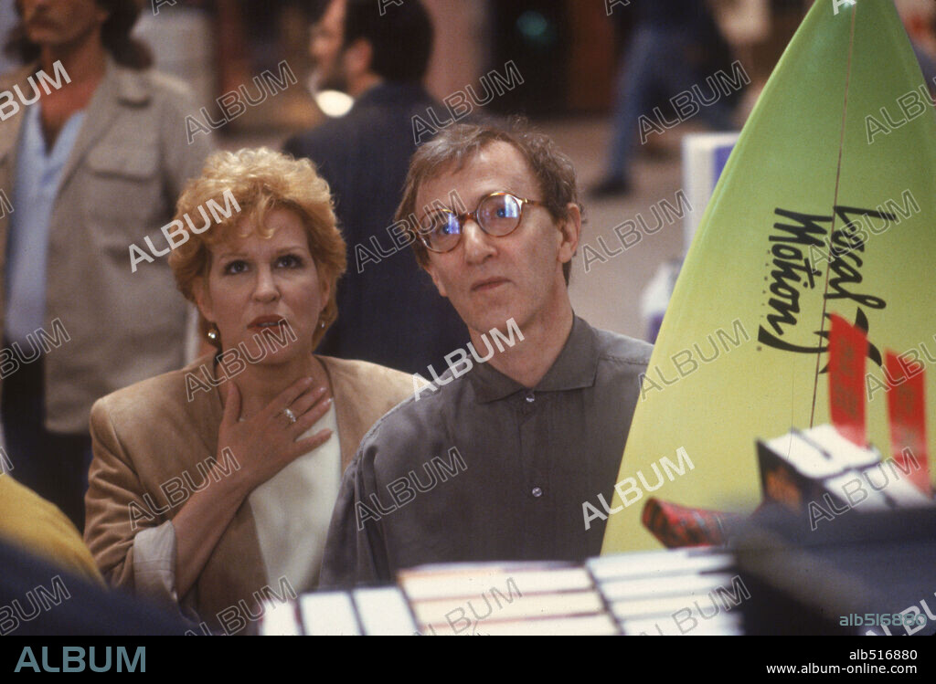 BETTE MIDLER and WOODY ALLEN in SCENES FROM A MALL, 1991, directed by PAUL MAZURSKY. Copyright TOUCHSTONE PICTURES.