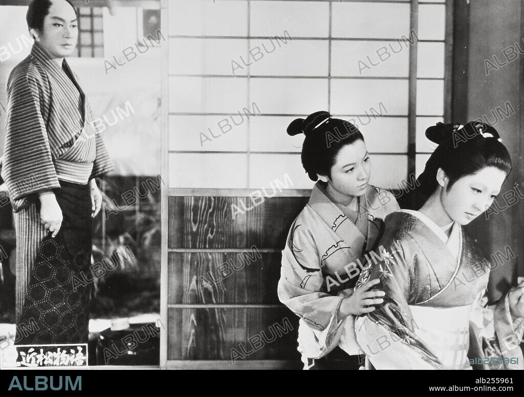 KYOKO KAGAWA y Kazuo Hasegawa en LOS AMANTES CRUCIFICADOS, 1954 (CHIKAMATSU MONOGATARI), dirigida por KENJI MIZOGUCHI. Copyright DAIEI FILMS.