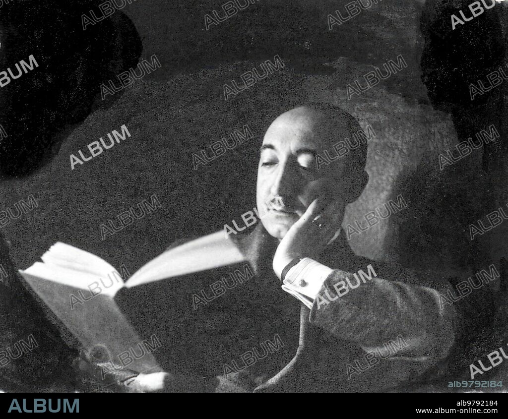 1940. An image of the writer Wenceslao Fernández Florez.