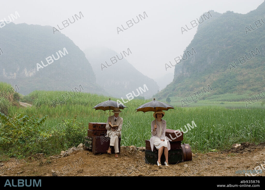 EDWARD NORTON et NAOMI WATTS dans THE PAINTED VEIL, 2006, réalisé par JOHN CURRAN. Copyright WIP/ STRATUS FILM/BOB YARI PROD./CLASS 5 FILMS/COLLETON COMP / WILSON, GLEN.