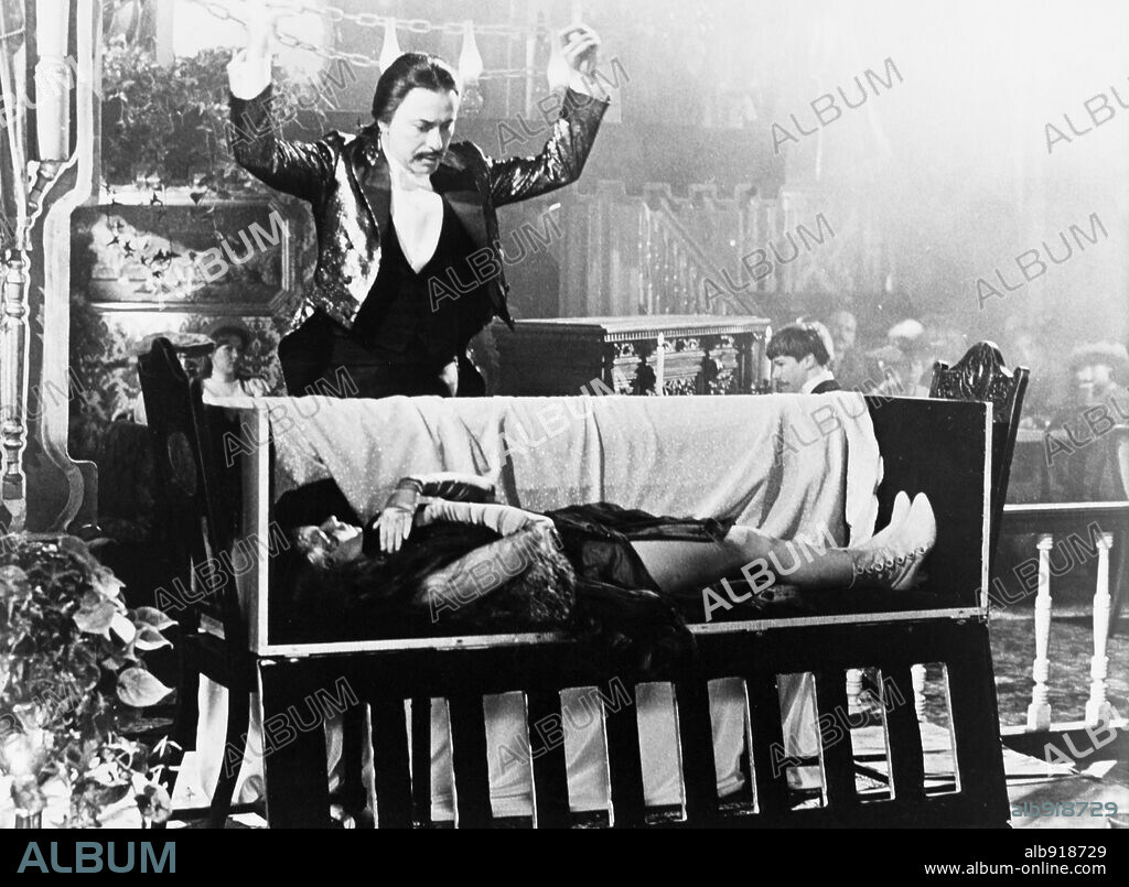 ALAN ARKIN en EL MAGO DE LUBLIN, 1979 (THE MAGICIAN OF LUBLIN), dirigida por MENAHEM GOLAN. Copyright CANNON FILMS.