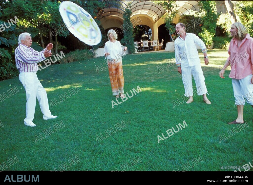 Gunter Sachs with his wife Mirja and the sons Christian Gunnar and Claus Alexander (right) at Sankt Tropez playing the Frisbee, France 2004.