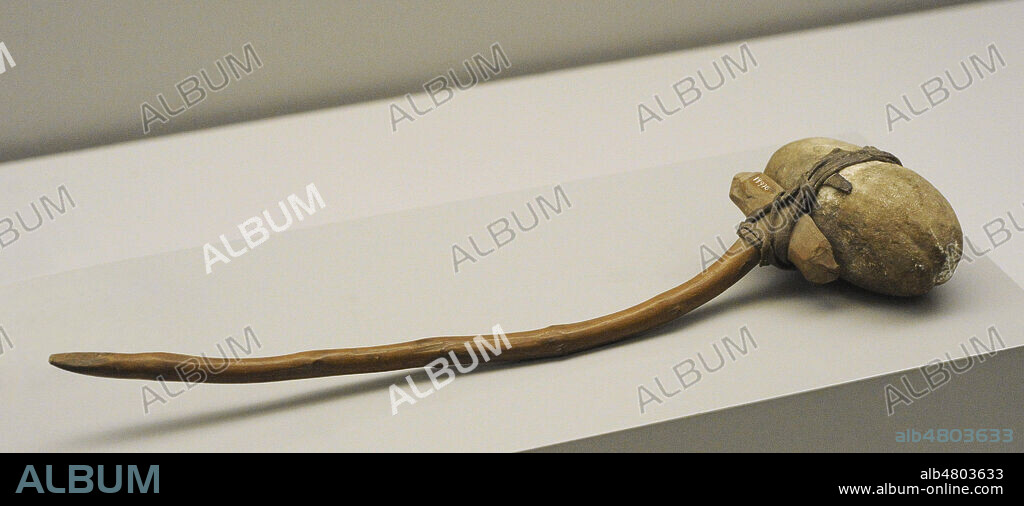 Head-breaker used as a blunt weapon. Wood, stone and plant fiber. Karaja indians. Bananal Island, Brazil. Museum of the Americas. Madrid, Spain.