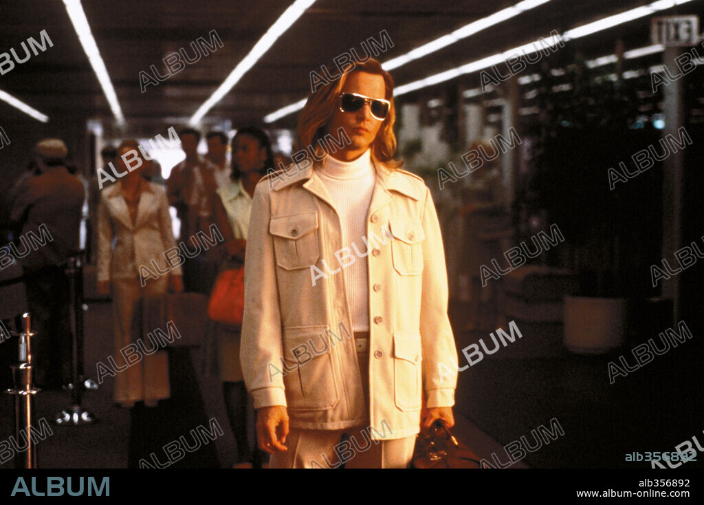 JOHNNY DEPP in BLOW, 2001, directed by TED DEMME. Copyright NEW LINE CINEMA / SEBASTIAN, LOREY.
