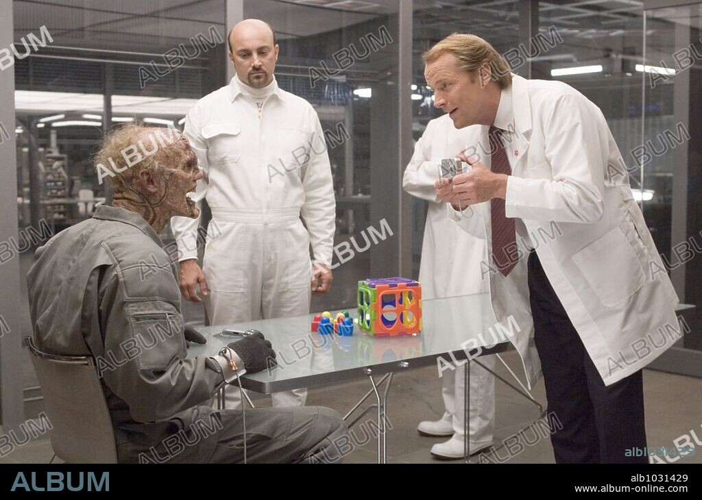 IAIN GLEN en RESIDENT EVIL: EXTINCION, 2007 (RESIDENT EVIL: EXTINCTION), dirigida por RUSSELL MULCAHY. Copyright RESIDENT EVIL PRODUCTIONS/CONSTANTIN FILM PRODUKTION.