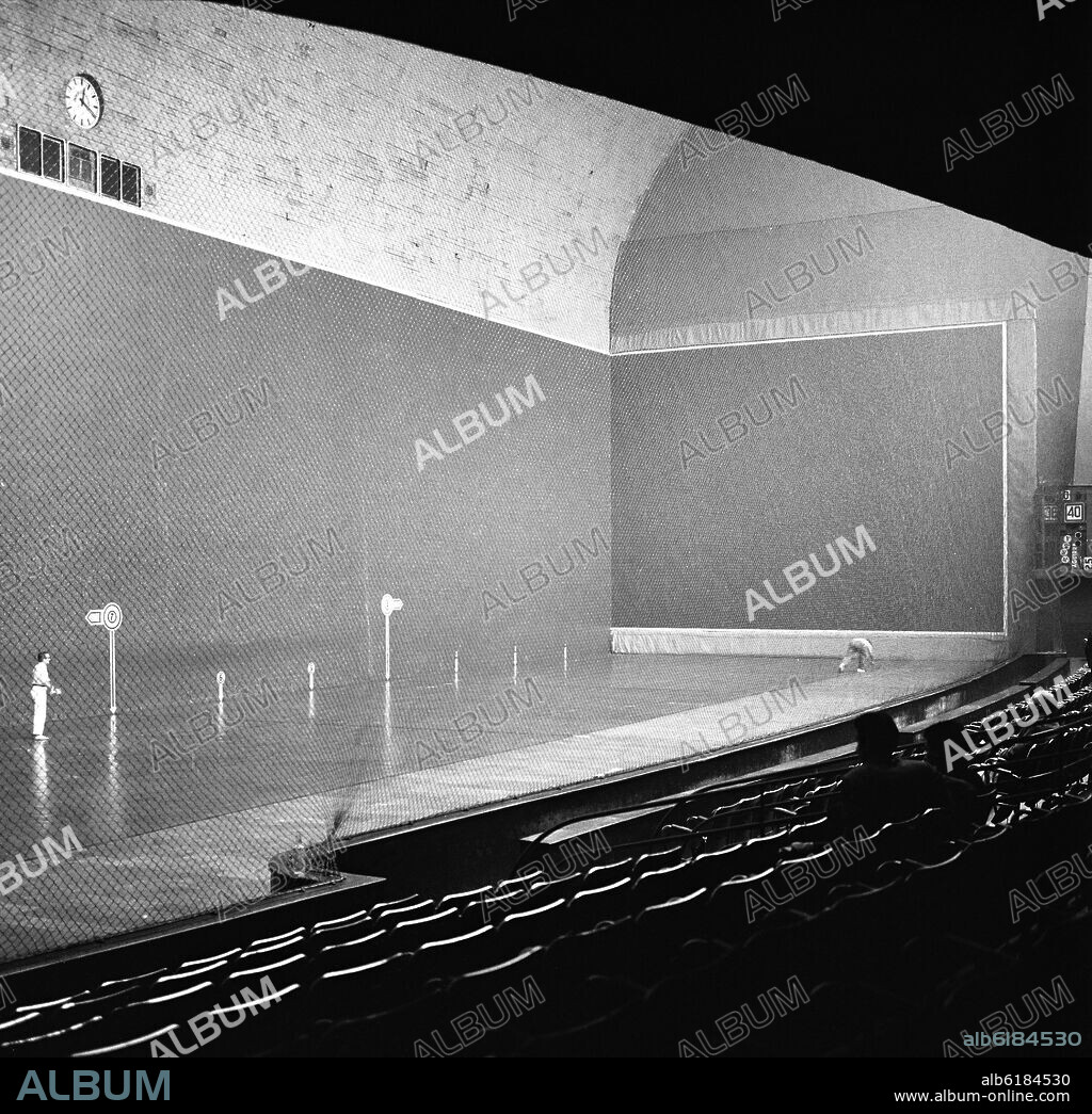 EDUARDO TORROJA MIRET (1899-1961). FRONTON DE RECOLETOS EN LA CALLE VILLANUEVA - 1935 -  FOTOGRAFIA EN BLANCO Y NEGRO - AÑOS 50.