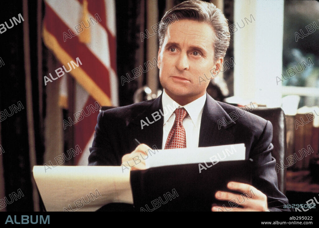 MICHAEL DOUGLAS en EL PRESIDENTE Y MISS WADE, 1995 (THE AMERICAN PRESIDENT), dirigida por ROB REINER. Copyright CASTLE ROCK ENTERTAINMENT / DUHAMEL, FRANÇOIS.