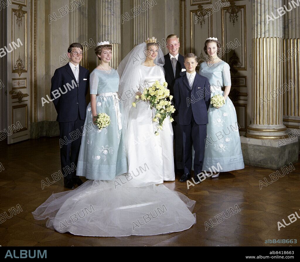 ARKIV 1961 . Vid bröllopet mellan prinsessan Birgitta och prins Johann Georg von Hohenzollern togs den här gruppbilden med brudparet, brudgumens bror, prinsesssan Désirée och prins Carl Gustaf.. Foto: TT / kod 1901.