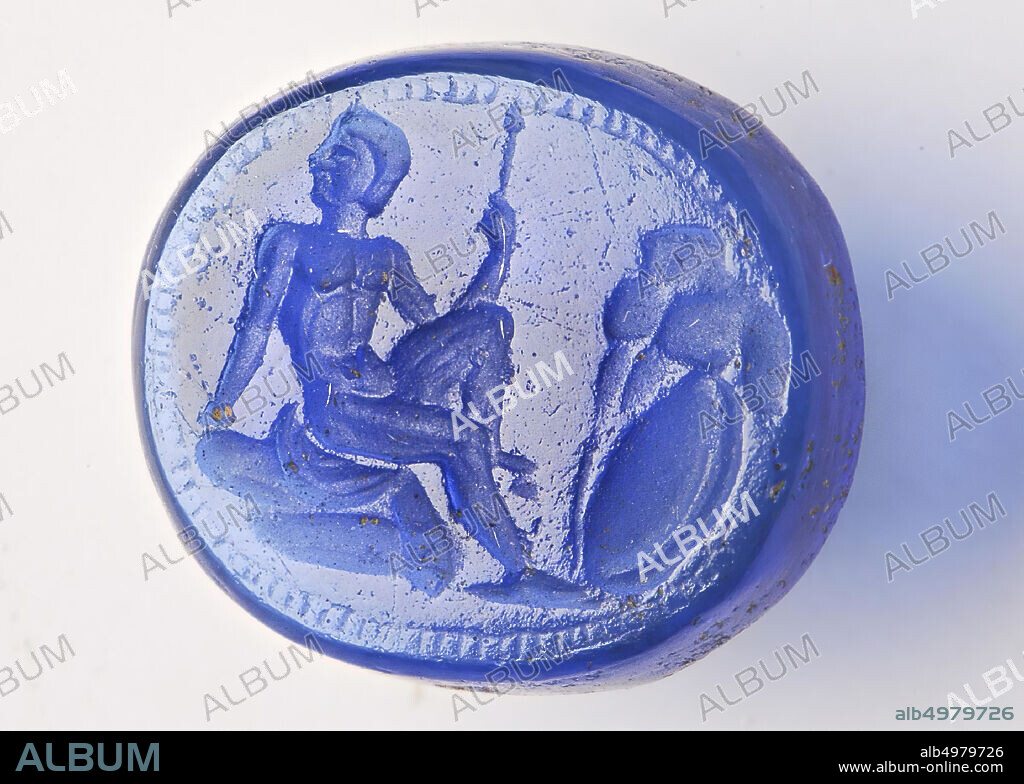 Vz: the man sits on a rock (?) Where he has lifted his left leg, he has turned his head to the left, with his right hand he leans on the rock and with his left hand he has a staff, opposite the man is a rock against which a shield leans, the scene is surrounded by a band of small squares., gem, intaglio, unknown, Color: dark blue, Shape: oval, Processing: edge at front cut backwards compared to the rear, 11 x 10 x 2 mm,?.