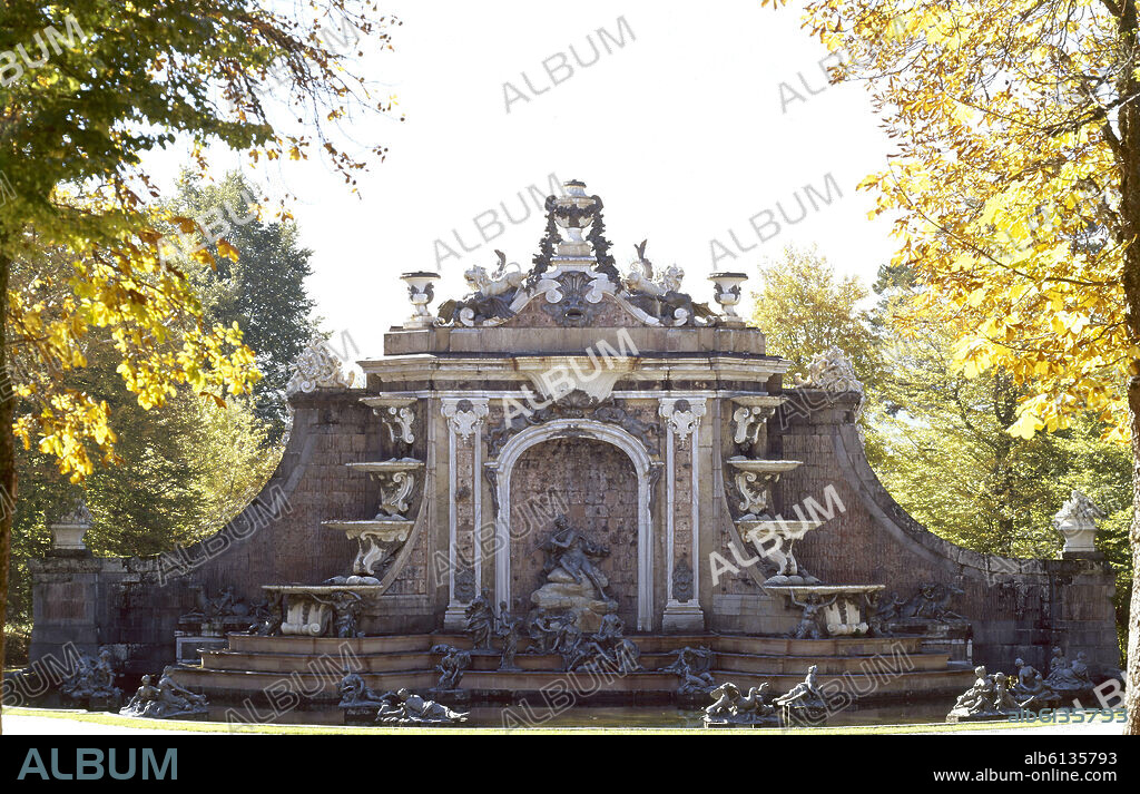 JARDIN - FUENTE DE LOS BAÑOS DE DIANA - S XVIII - BARROCO.