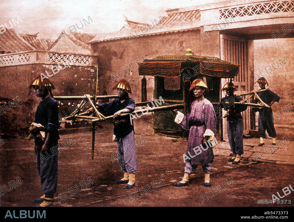 The litter is a class of wheelless vehicles, a type of human-powered transport, for the transport of persons. Examples of litter vehicles include lectica (ancient Rome), jiao (China), sedan chairs (England), palanquin (also known as palki) (India, Pakistan), gama (Korea) and tahtirevan (Turkey).