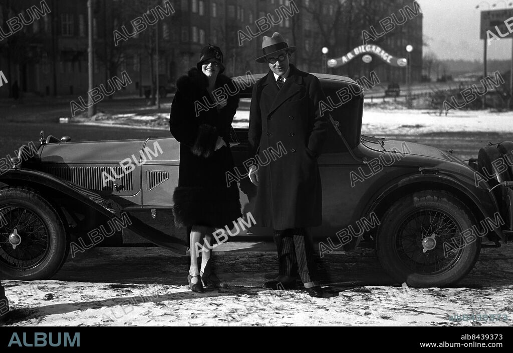 ARKIV 1930 . Ann-Marie Tengbom och greve Otto von Bismarck. De träffades under grevens stationering i Stockholm och gifte sig här. Ann-Mari Tengbom blev då grevinnan von Bismarck.. Ann-Marie Tengbom and her future husband German count Otto von Bismarck.. Foto: TT / Kod 1900.