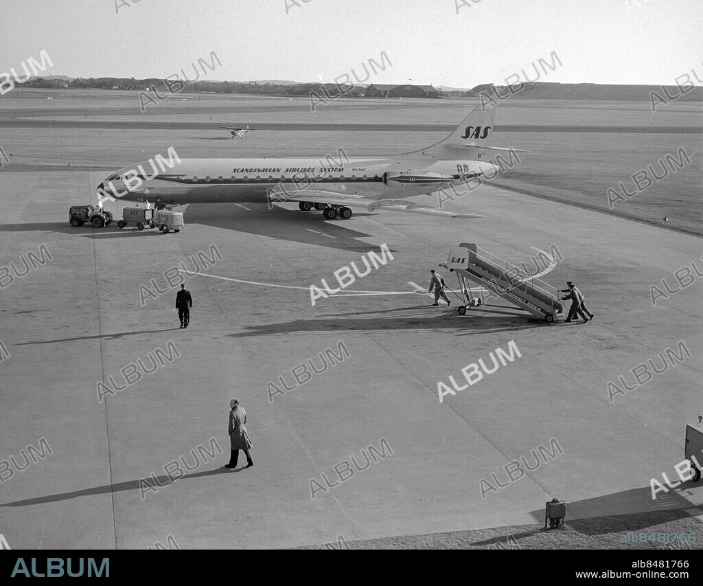 GÖTEBORG 1960-03-25.. Torslanda flygfält - besök av ett nybyggt flygplan av modellen Caravelle IA/III. Tillhörde SAS och hade namnet SE-DAC - Arne Viking. *** Local Caption *** GT Foto: Kamerareportage / TT / Kod: 2524.