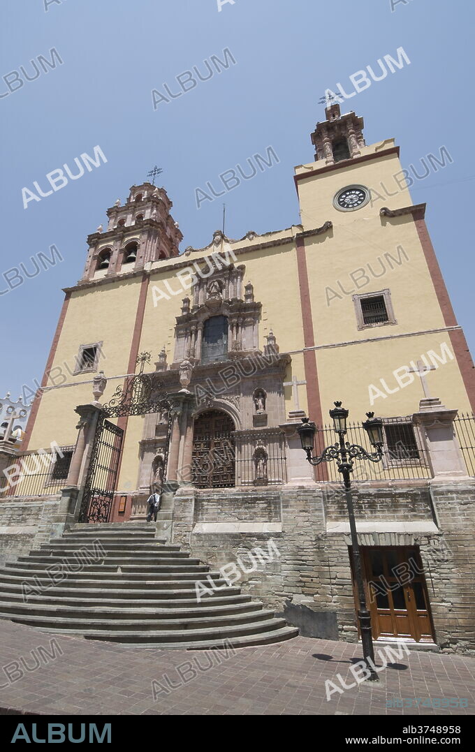 The 17th century Basilica de Nuestra Senora de Guanajuato in Guanajuato, a UNESCO World Heritage Site, Guanajuato State, Mexico, North America.