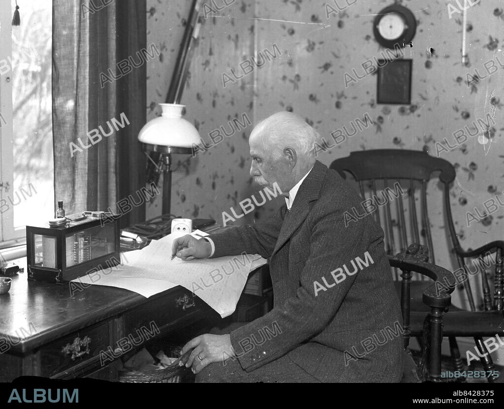 Göteborg 1930-01-07 - Herr Young - eller liknade - kan vara en meterolog *** Local Caption *** Krep 2010-02. Obs - det finns två lådor med samma beteckning!. KAMERAREPORTAGE.
