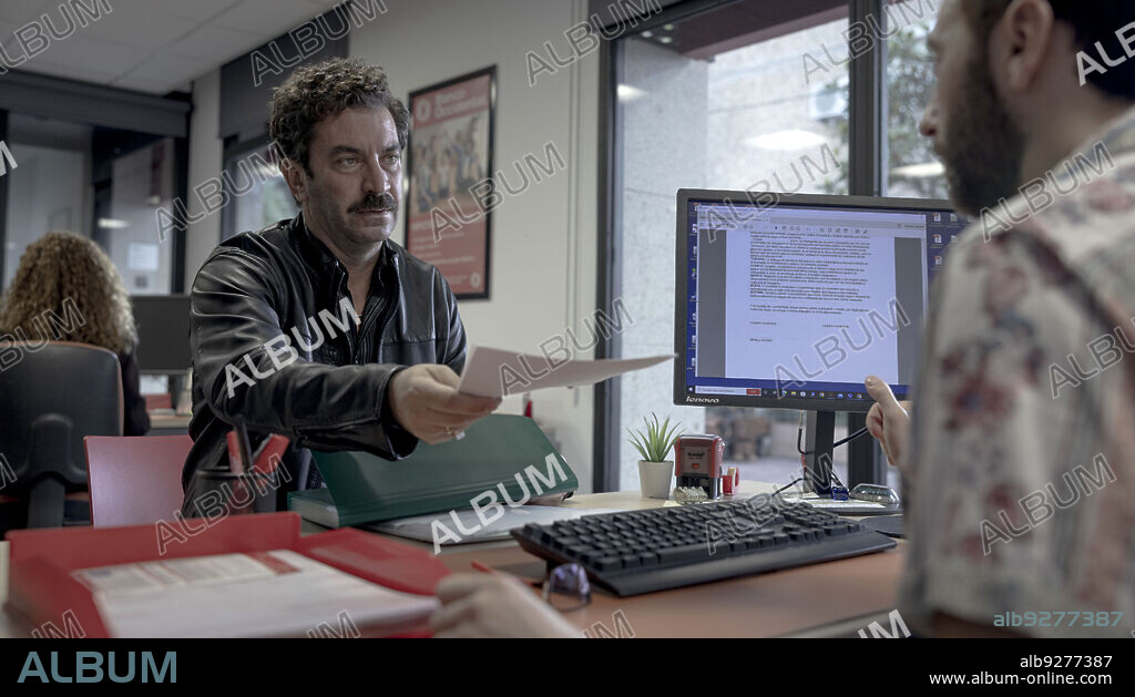 ARTURO VALLS en MALA PERSONA, 2023, dirigida por FERNANDO GARCIA-RUIZ. Copyright Rodar y Rodar.