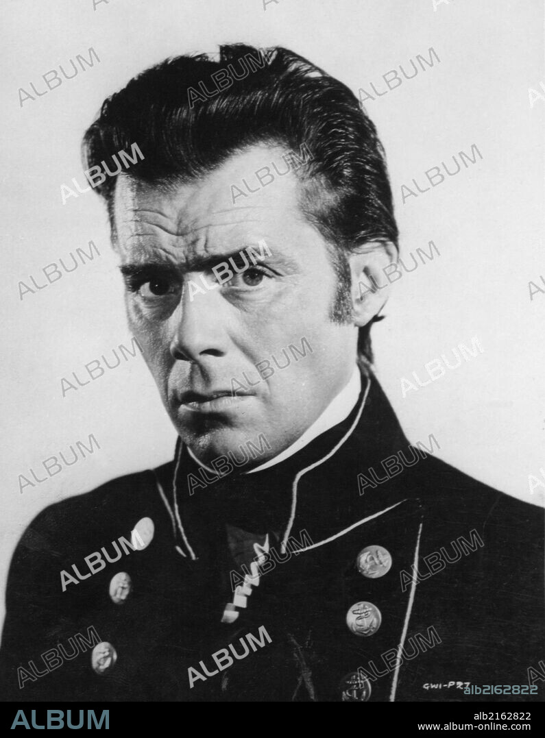 DIRK BOGARDE en MOTIN EN EL DEFIANT, 1962 (H. M. S. DEFIANT), dirigida por LEWIS GILBERT. Copyright COLUMBIA PICTURES.